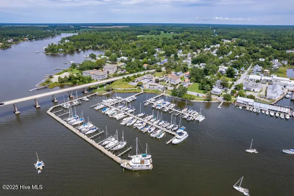 $349,500 | 300 Midyette Street, Unit B8, Oriental, NC 28571