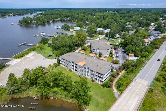 $359,500 | 300 Midyette Street, Unit B8, Oriental, NC 28571