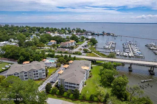 $359,500 | 300 Midyette Street, Unit B8, Oriental, NC 28571