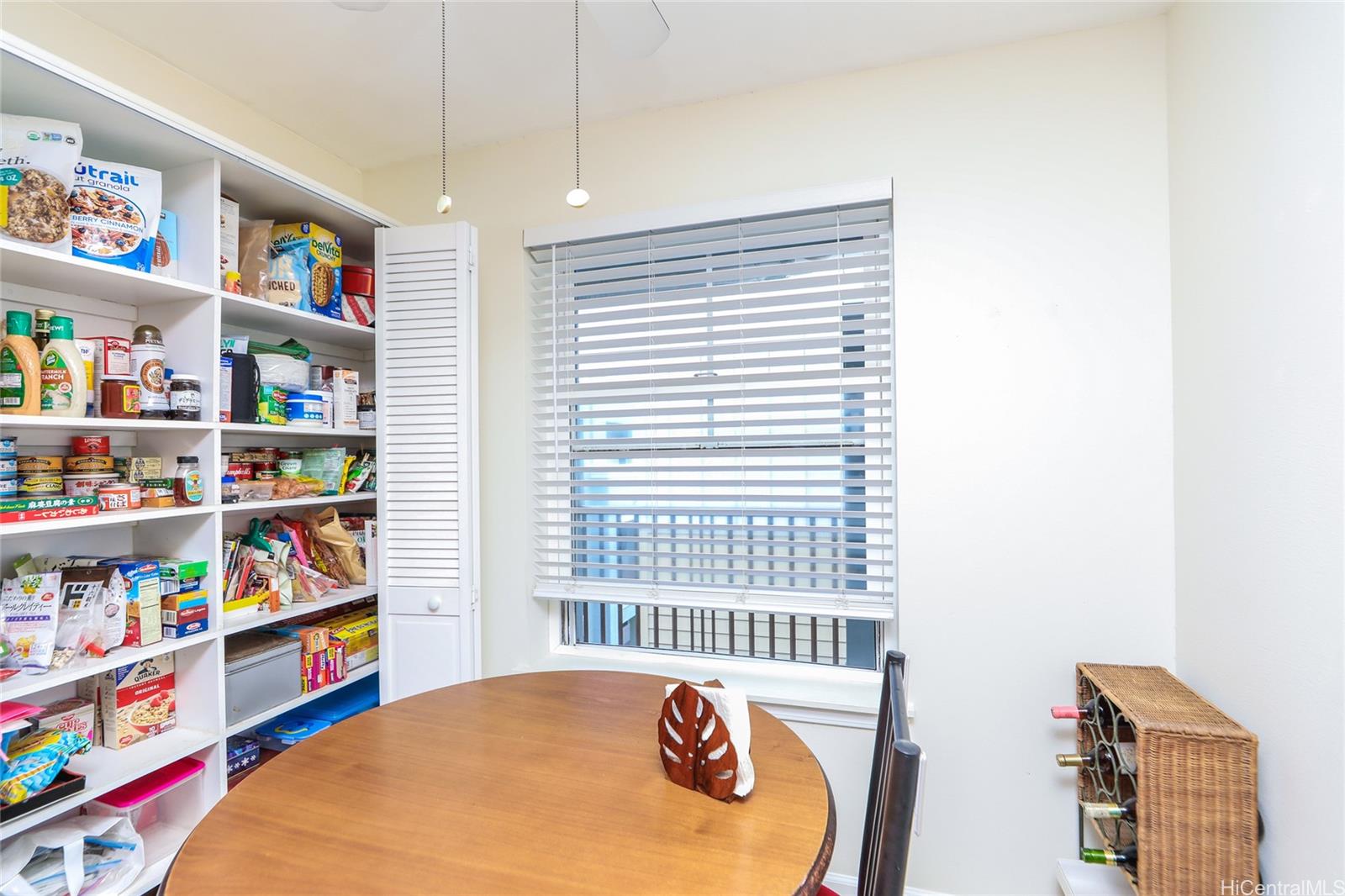 520 Lunalilo Home Road, Unit 8404 Honolulu, HI 96825 - Photo 13 of 25 Built-in pantry