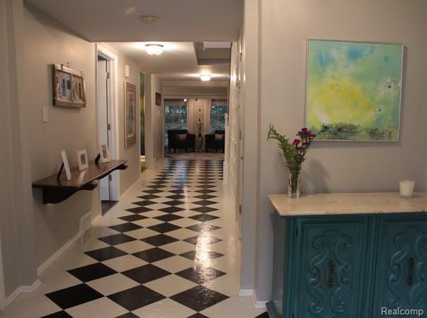 1331 West Maple Road Birmingham, MI 48009 - Photo 3 of 43 Front hall