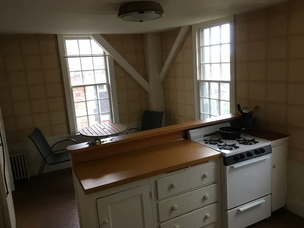 $1,950 | 21 Leyden Street, Unit 3, Plymouth, MA 02360