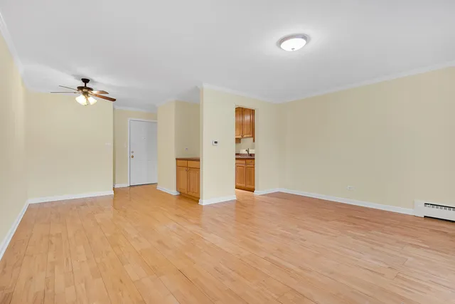 $2,150 | 2407 North Kennicott Drive, Unit 1A, Arlington Heights, IL 60004