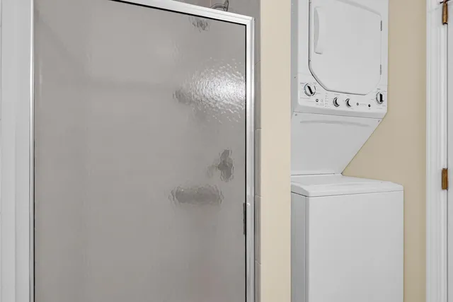 $2,150 | 2407 North Kennicott Drive, Unit 1A, Arlington Heights, IL 60004