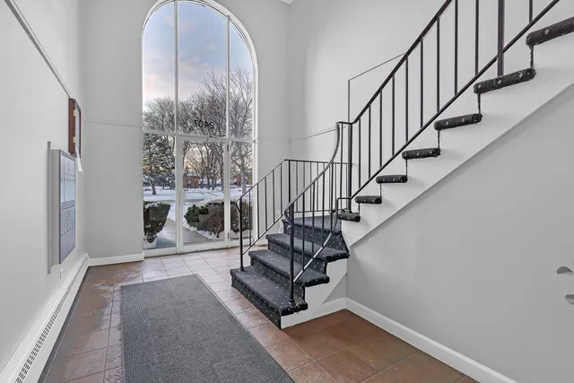 $2,150 | 2407 North Kennicott Drive, Unit 1A, Arlington Heights, IL 60004