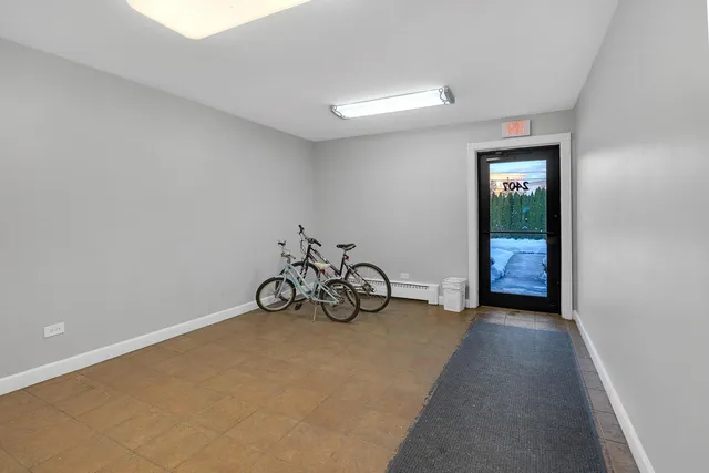 $2,150 | 2407 North Kennicott Drive, Unit 1A, Arlington Heights, IL 60004