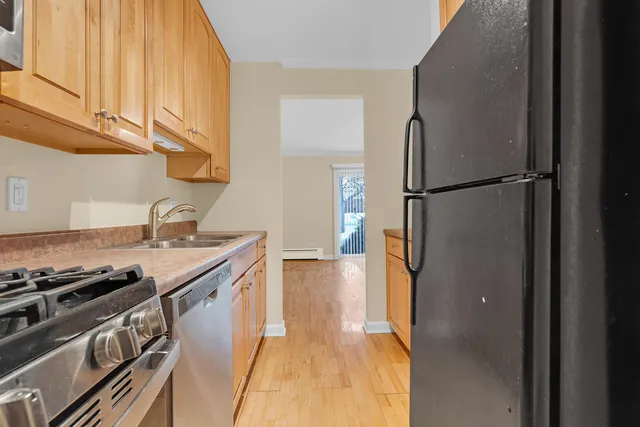 $2,150 | 2407 North Kennicott Drive, Unit 1A, Arlington Heights, IL 60004