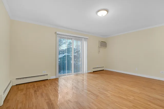 $2,150 | 2407 North Kennicott Drive, Unit 1A, Arlington Heights, IL 60004