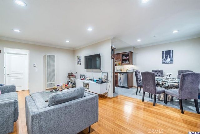 $2,100 | 3220 Altura Avenue, Unit 133, Glendale, CA 91214