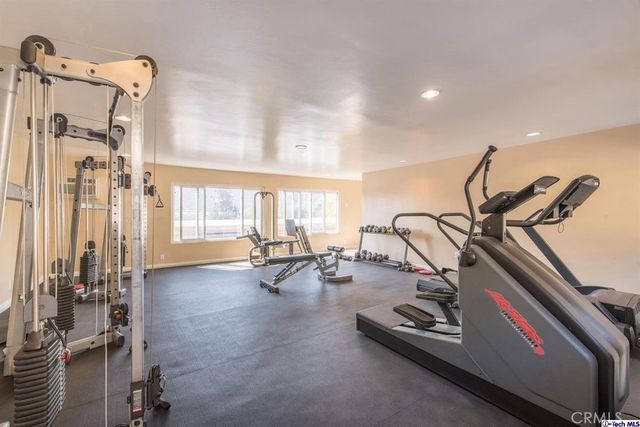 $2,100 | 3220 Altura Avenue, Unit 133, Glendale, CA 91214