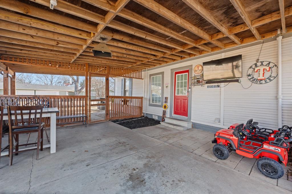 700 Euclid Street Cleburne, TX 76033 - Photo 23 of 35 a garage with table and chairs