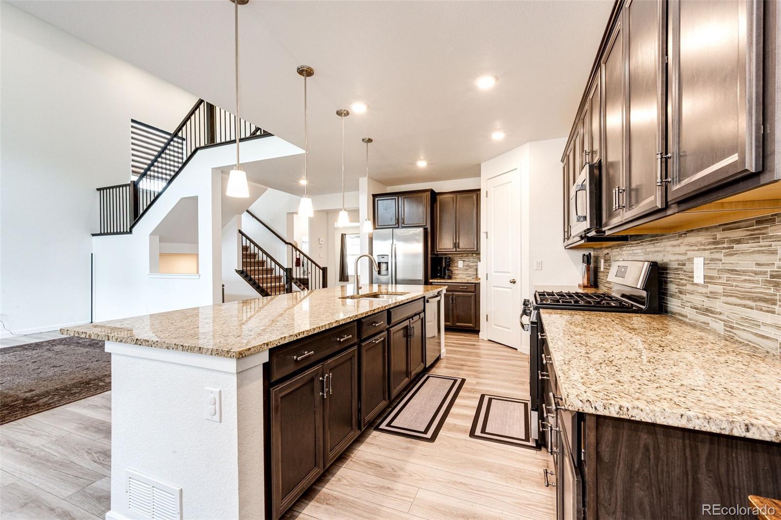 985 South Elk Way Aurora, CO 80018 - Photo 13 of 35