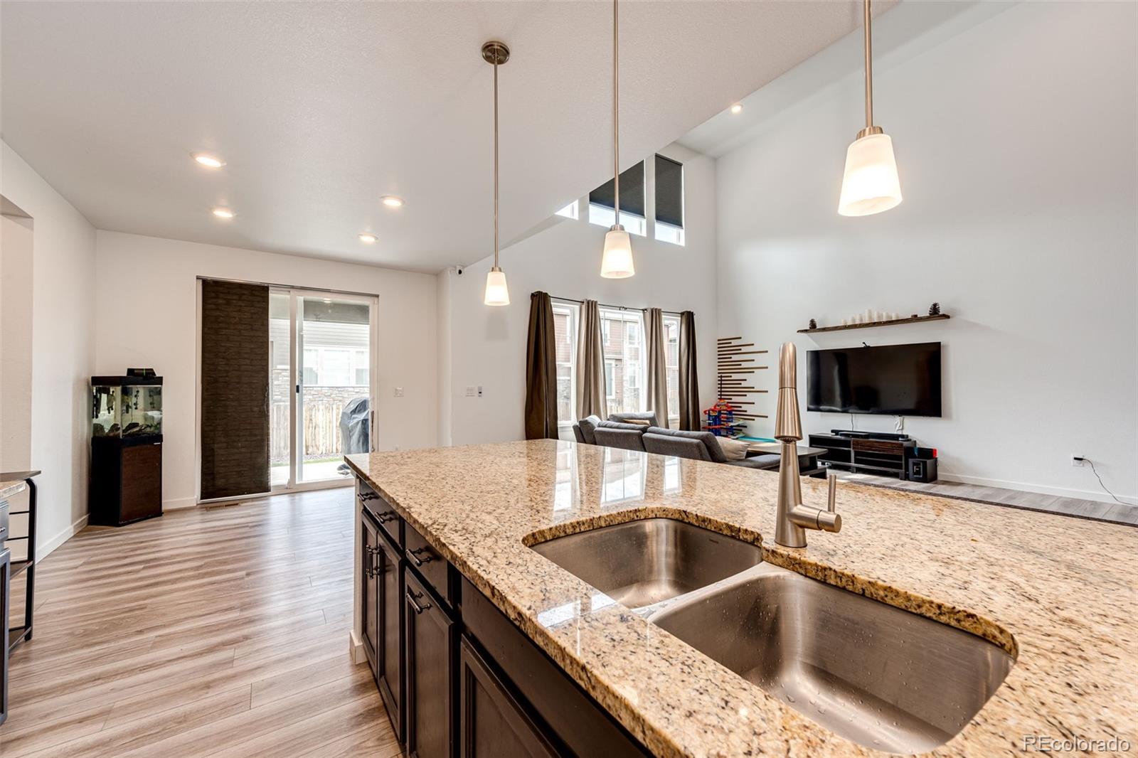 985 South Elk Way Aurora, CO 80018 - Photo 14 of 35