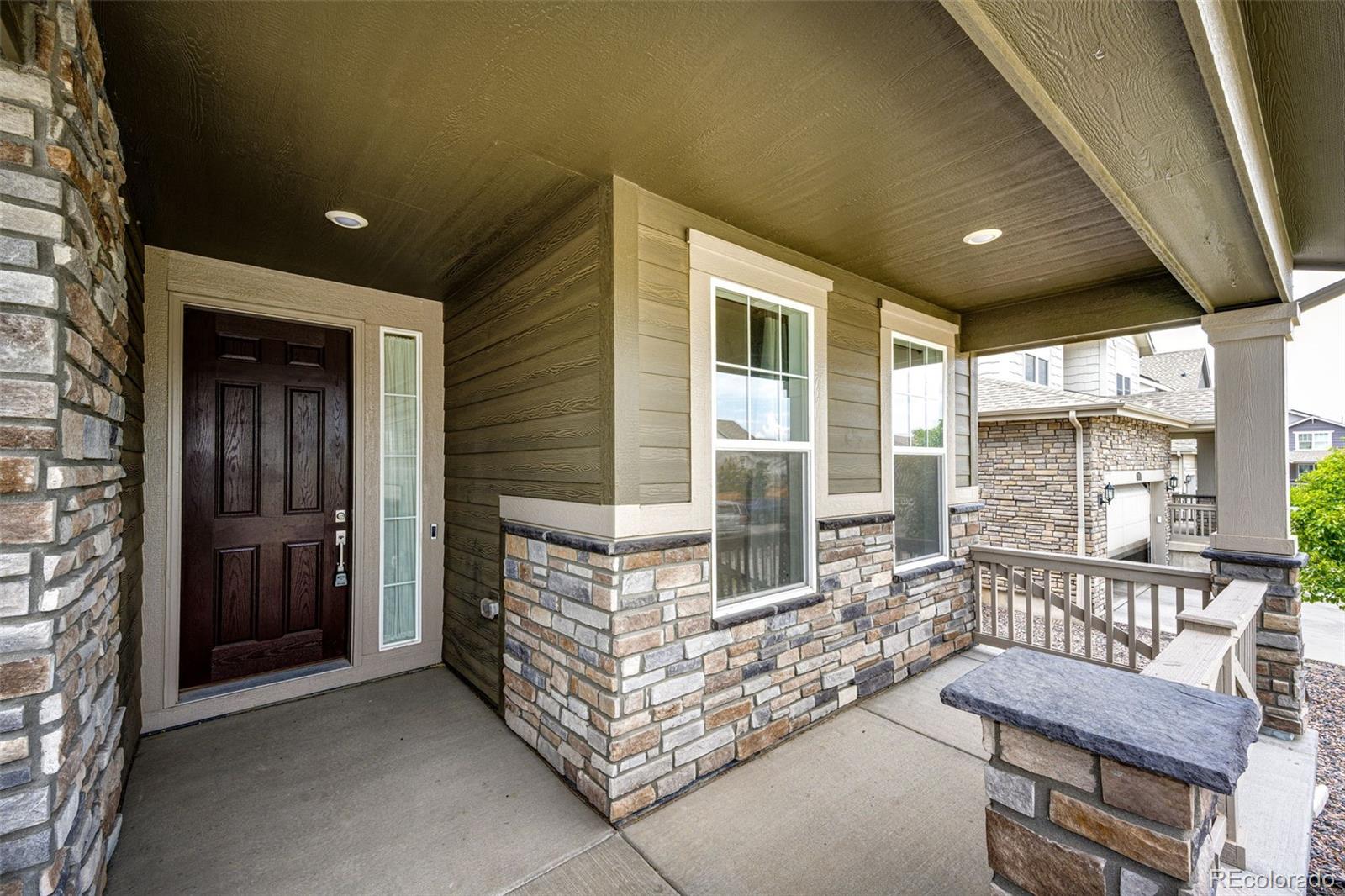 985 South Elk Way Aurora, CO 80018 - Photo 3 of 35