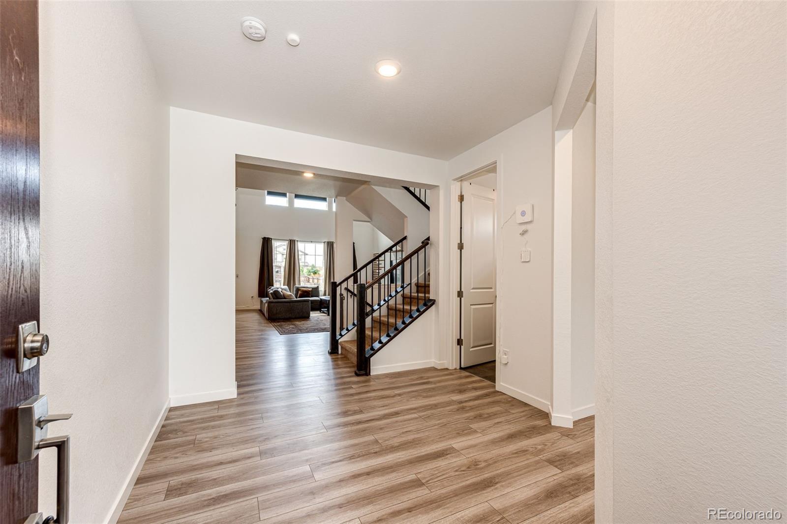 985 South Elk Way Aurora, CO 80018 - Photo 4 of 35