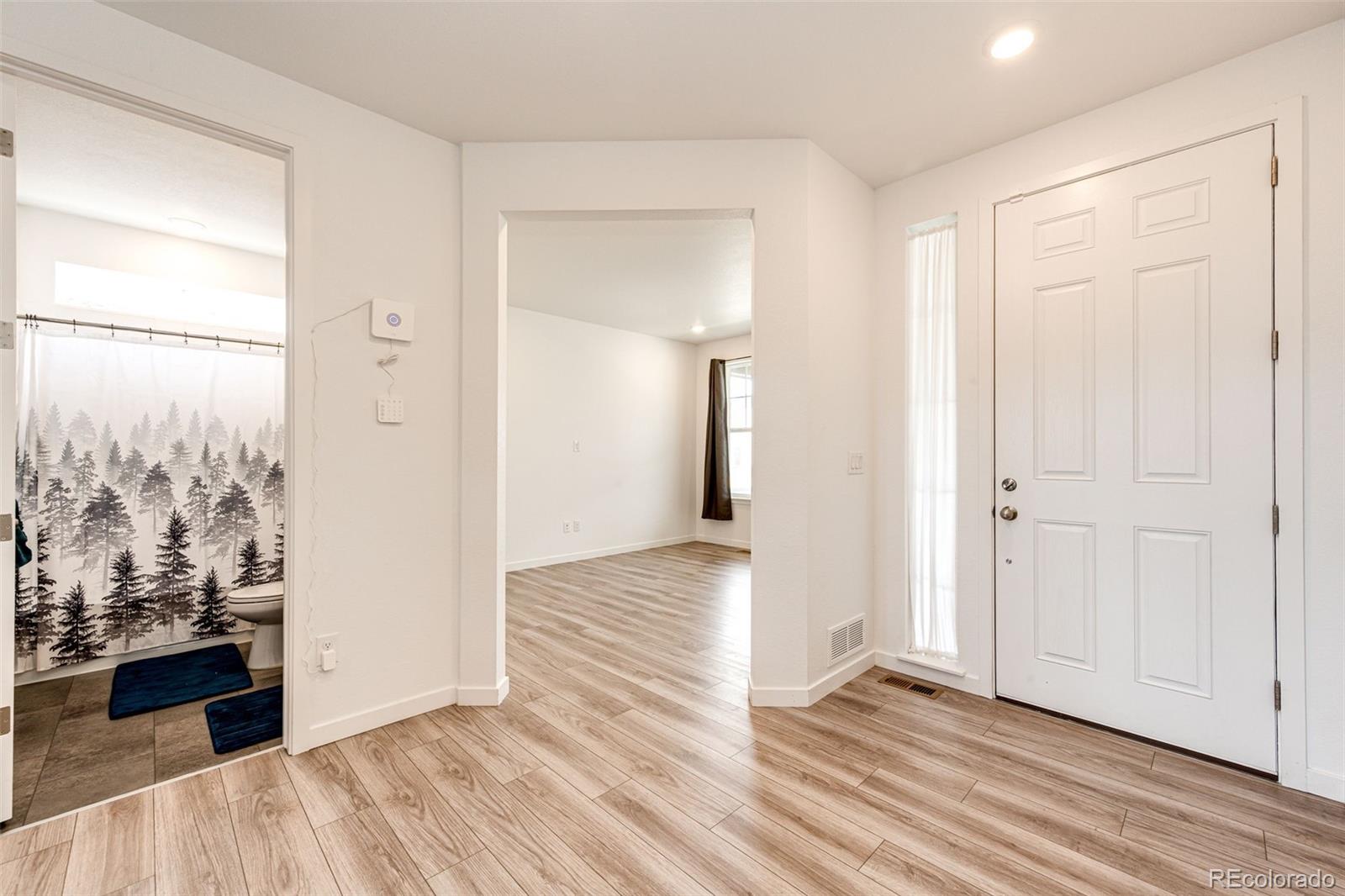 985 South Elk Way Aurora, CO 80018 - Photo 5 of 35