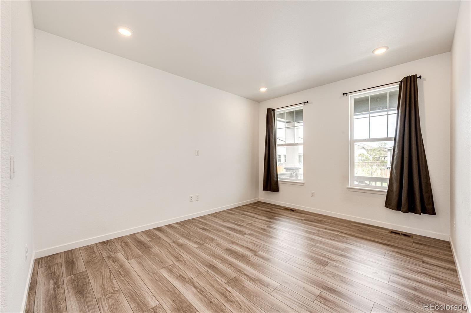 985 South Elk Way Aurora, CO 80018 - Photo 6 of 35