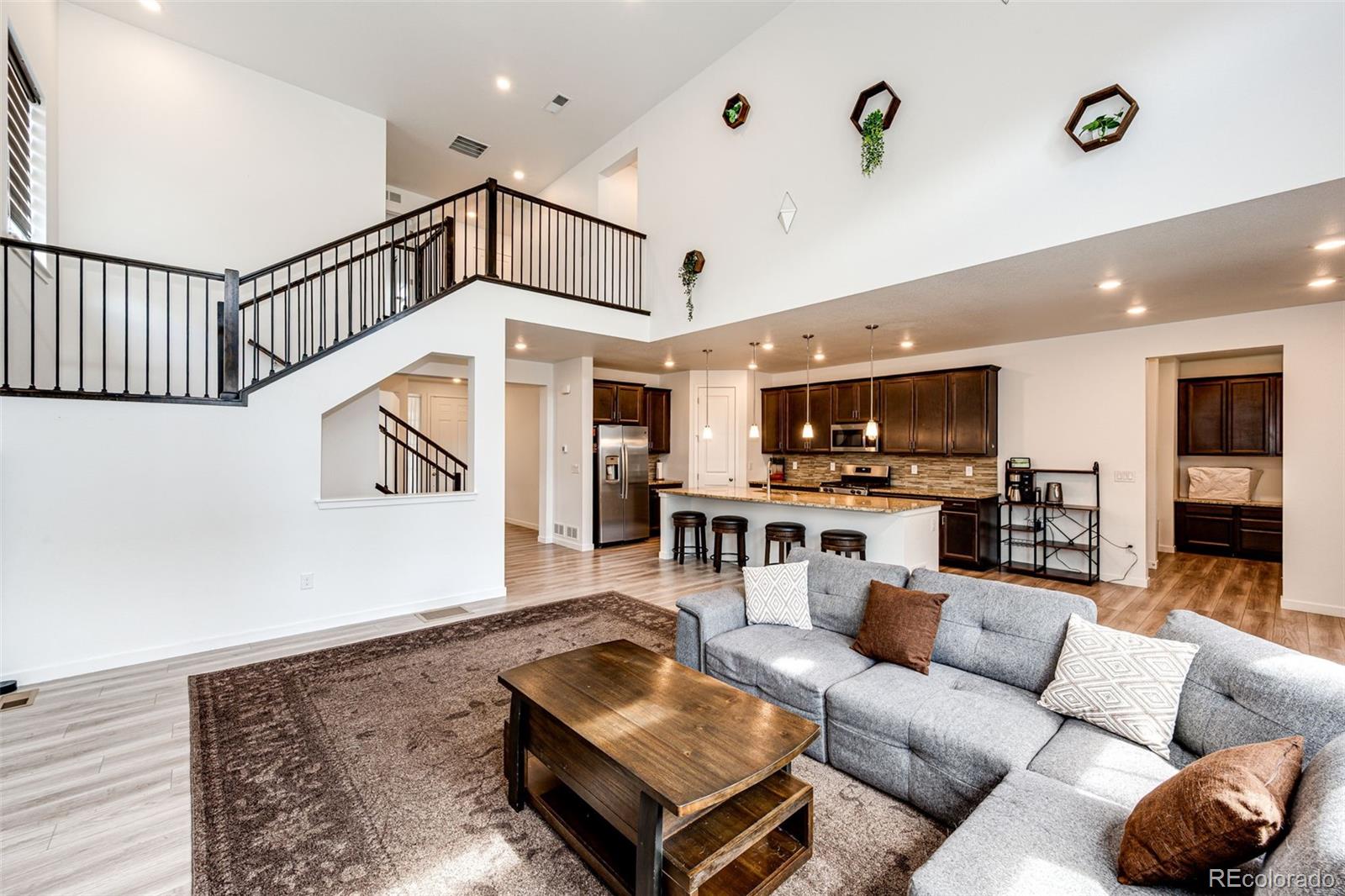 985 South Elk Way Aurora, CO 80018 - Photo 8 of 35