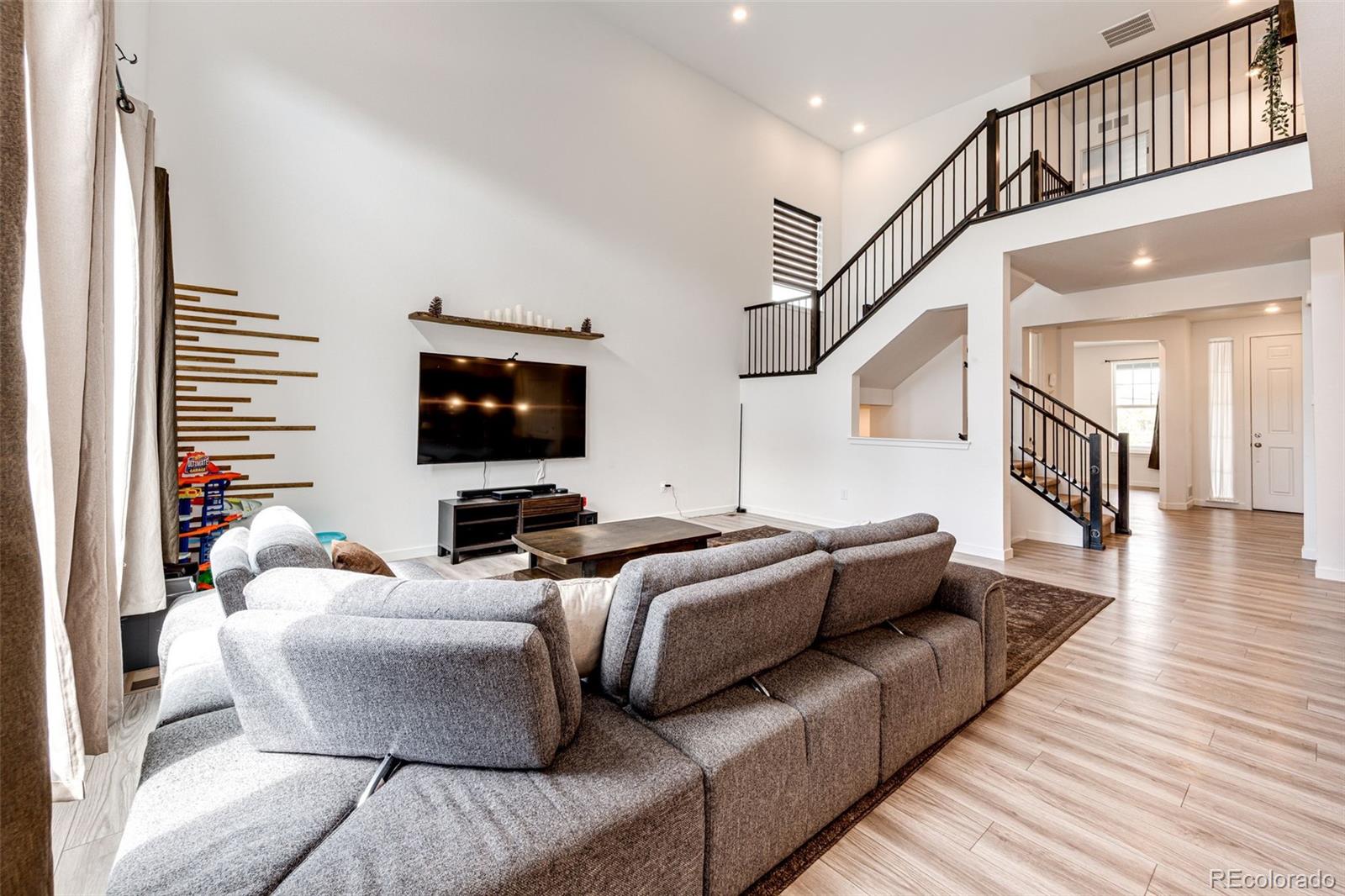 985 South Elk Way Aurora, CO 80018 - Photo 10 of 35