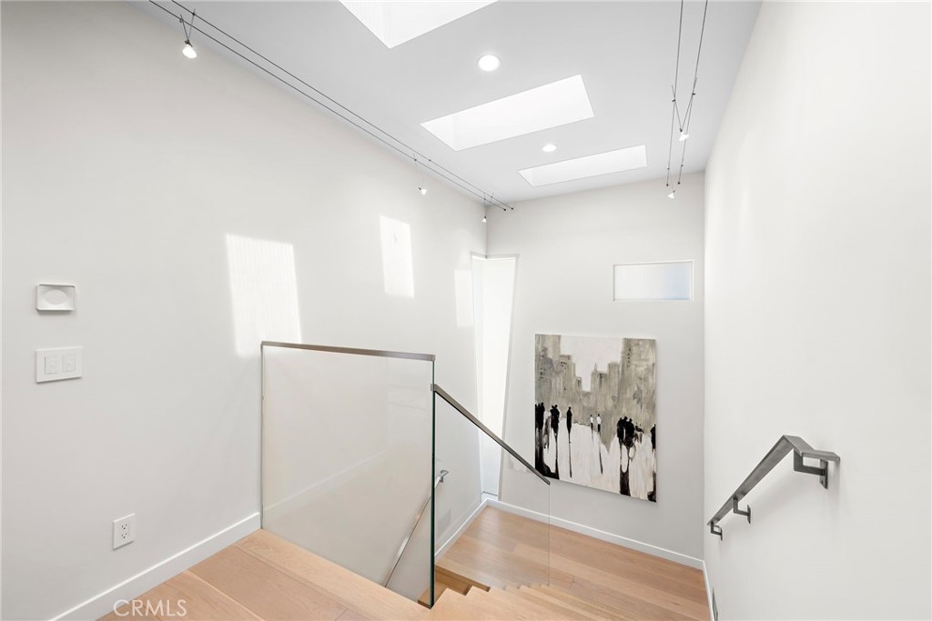 727 Bayview Place Laguna Beach, CA 92651 - Photo 29 of 75 a view of a hallway with entryway