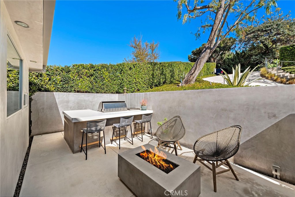 727 Bayview Place Laguna Beach, CA 92651 - Photo 69 of 75 a view of a chairs and table in patio
