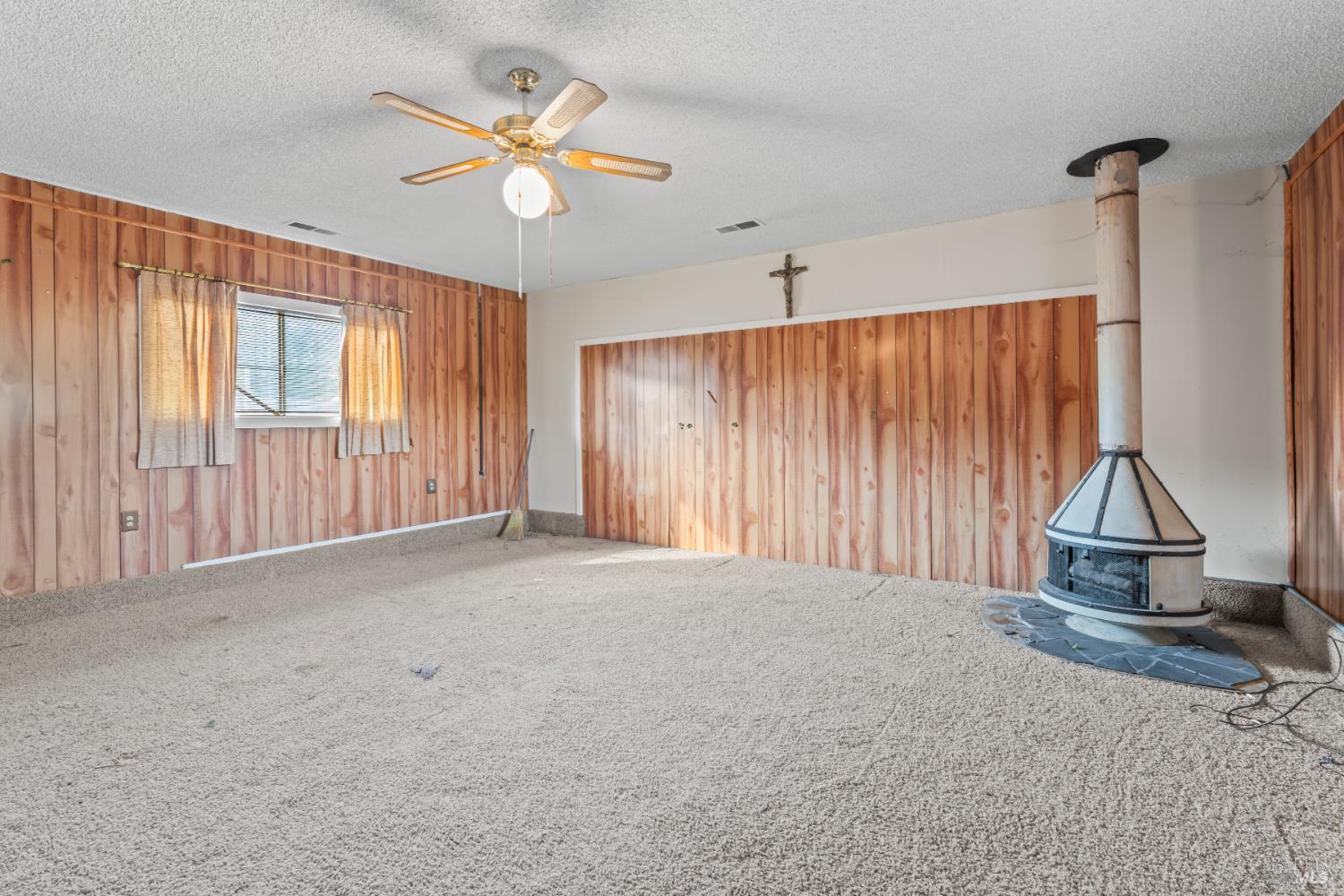 58 Solano Avenue Bay Point, CA 94565 - Photo 15 of 33 an empty room with fan and windows