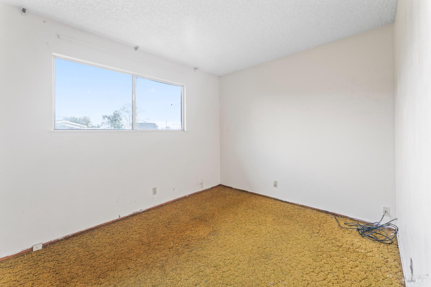 58 Solano Avenue Bay Point, CA 94565 - Photo 20 of 33 an empty room with a window