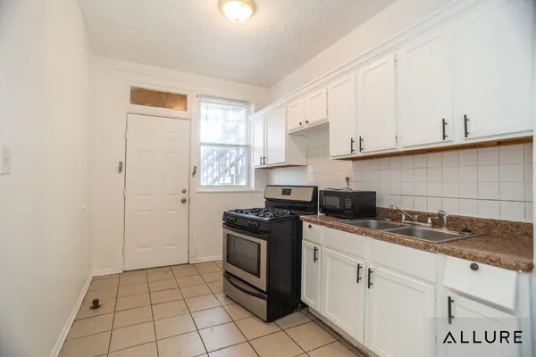 $1,300 | 7250 South Yale Avenue, Unit 3S, Chicago, IL 60621