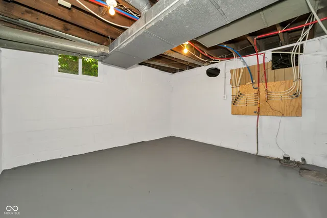 $1,695 | 3343 Carrollton Avenue, Indianapolis, IN 46205