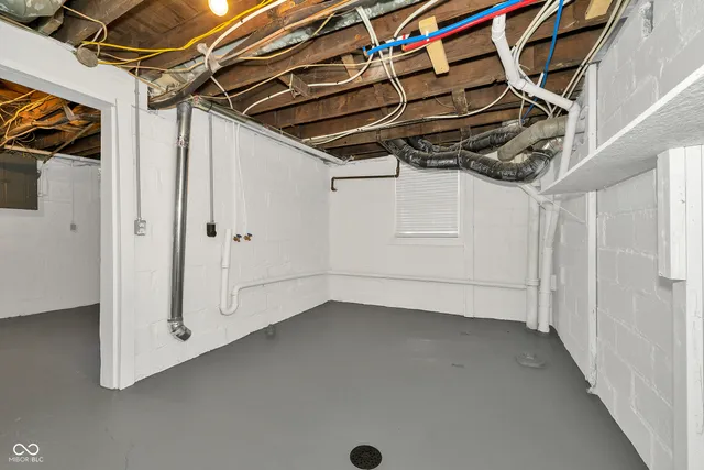 $1,695 | 3343 Carrollton Avenue, Indianapolis, IN 46205