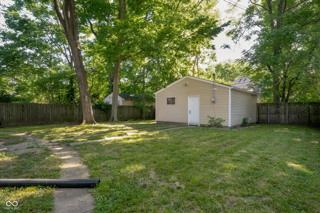 $1,695 | 3343 Carrollton Avenue, Indianapolis, IN 46205