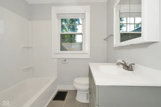 $1,695 | 3343 Carrollton Avenue, Indianapolis, IN 46205