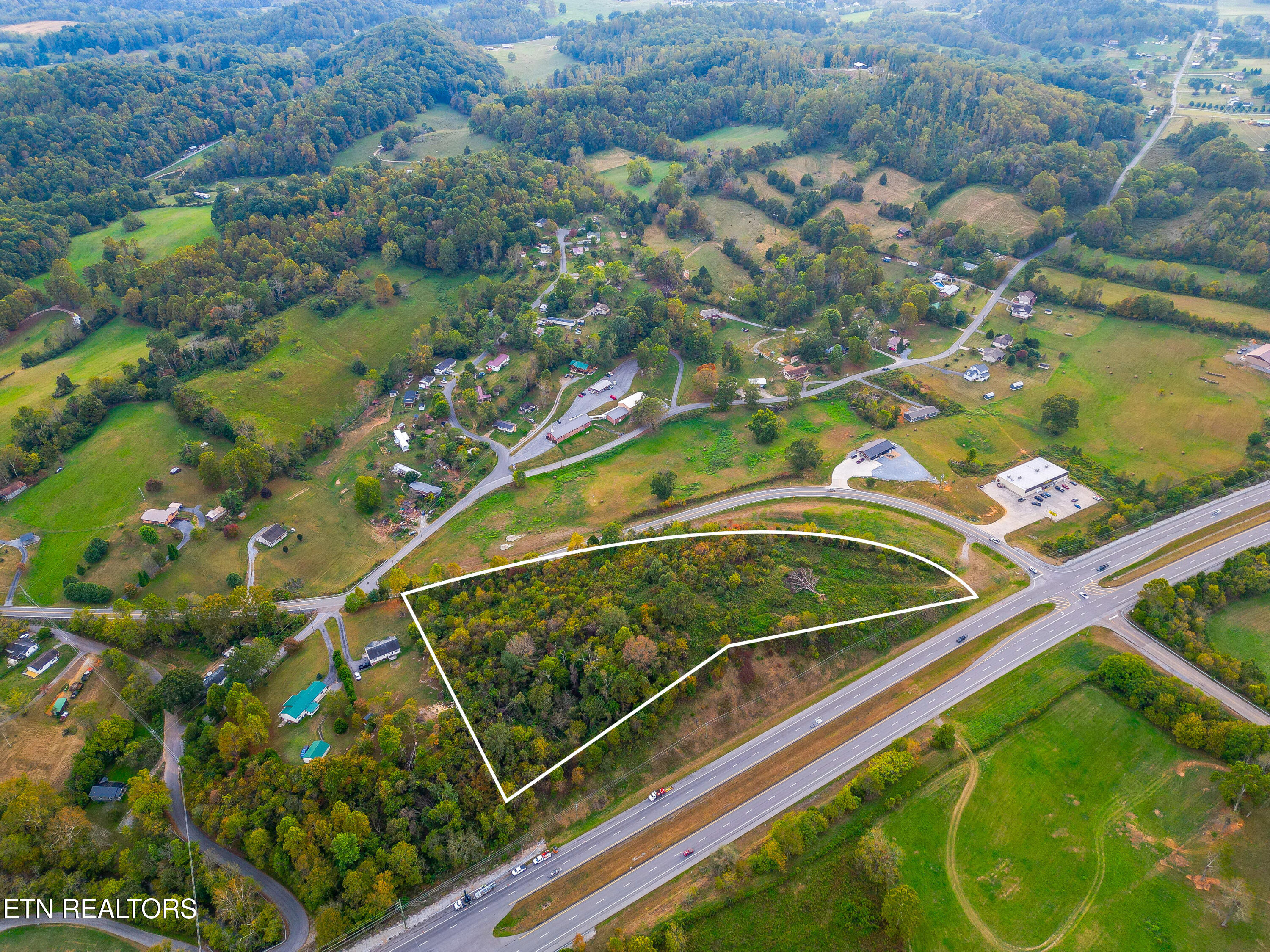 501 Hickory Tree Road Bristol, TN 37620 - Photo 4 of 10 dji_fly_20231004_032234_986_169655531812