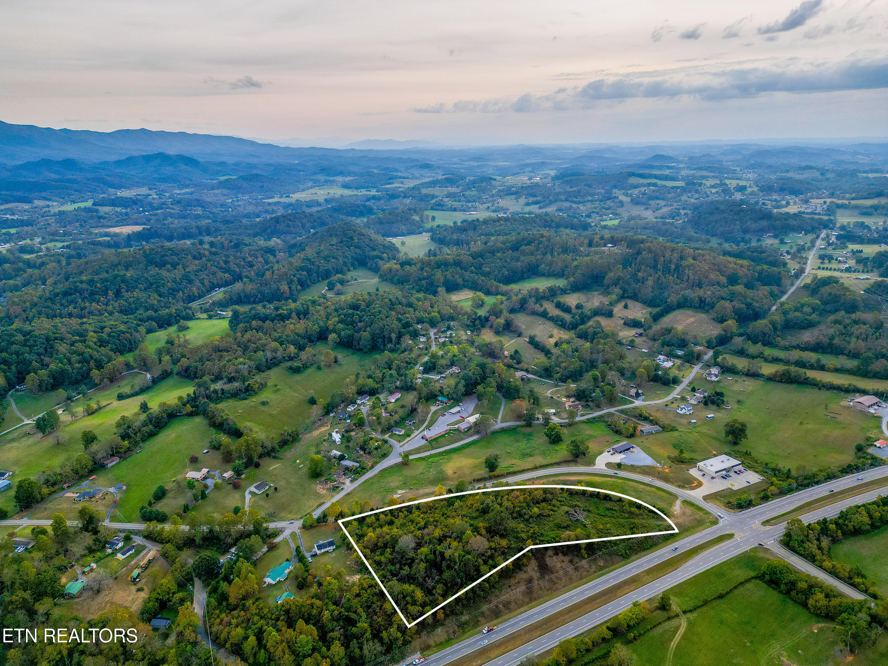 501 Hickory Tree Road Bristol, TN 37620 - Photo 5 of 10 dji_fly_20231004_032250_991_169655531700