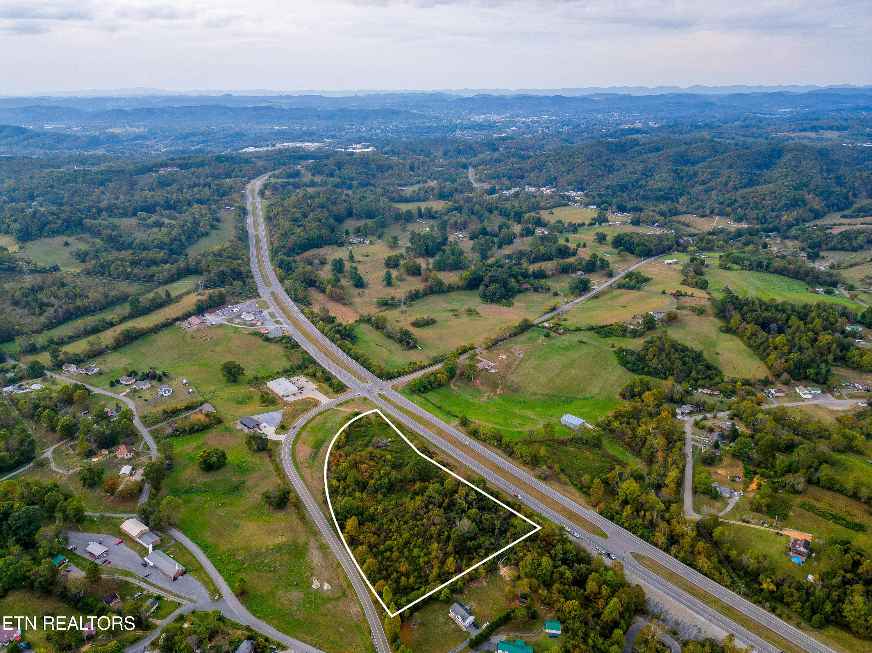 501 Hickory Tree Road Bristol, TN 37620 - Photo 7 of 10 dji_fly_20231004_032446_12_1696555312834