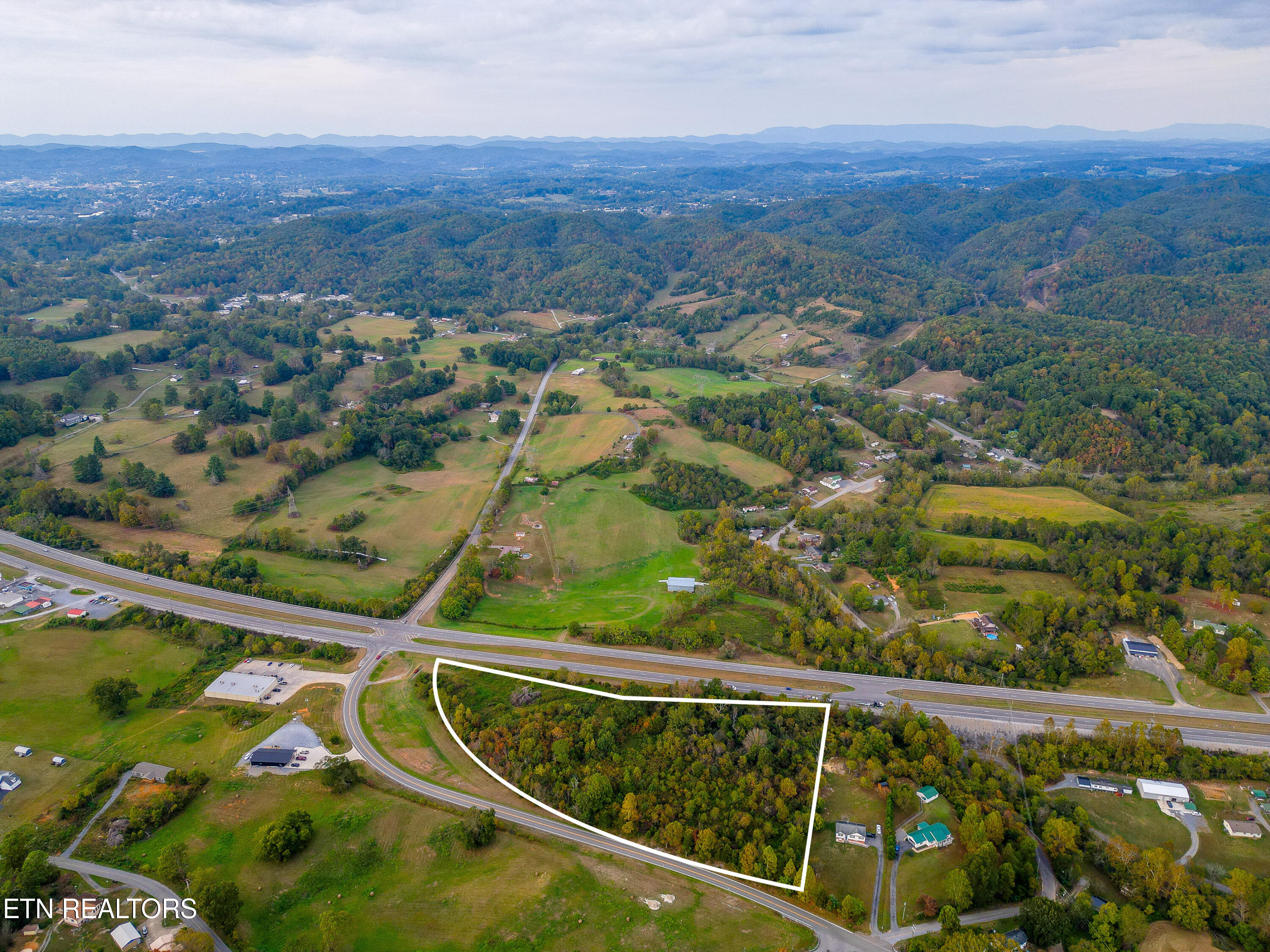 501 Hickory Tree Road Bristol, TN 37620 - Photo 8 of 10 dji_fly_20231004_032522_17_1696555311726