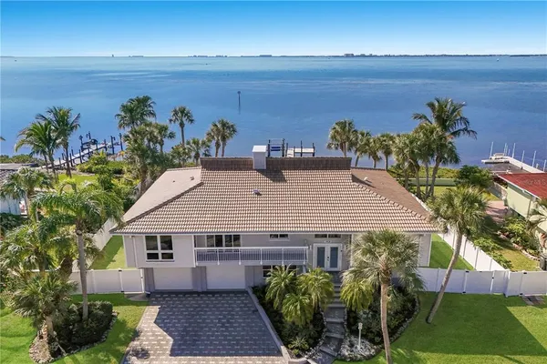 $2,195,000 | 3908 Bayside Drive, Bradenton, FL 34210