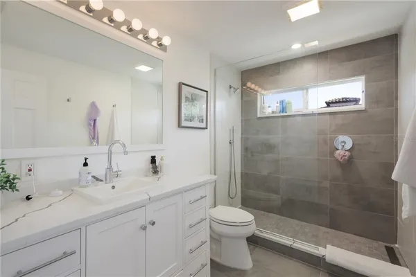 $2,195,000 | 3908 Bayside Drive, Bradenton, FL 34210
