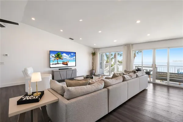 $2,195,000 | 3908 Bayside Drive, Bradenton, FL 34210