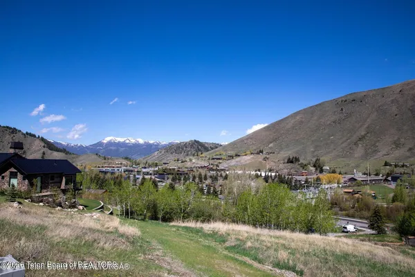 $1,995,000 | 701 Rodeo Drive, Jackson, WY 83001