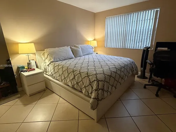 $2,300 | 9715 Fontainebleau Boulevard, Unit E213, Miami, FL 33172