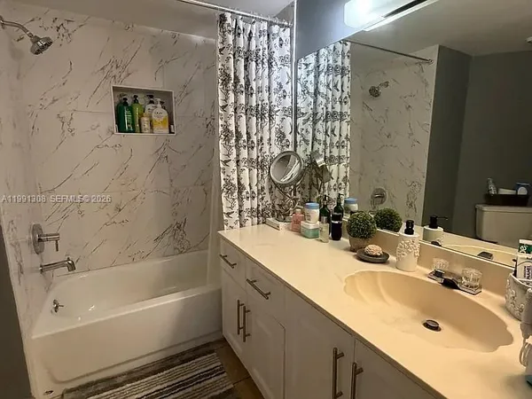 $2,300 | 9715 Fontainebleau Boulevard, Unit E213, Miami, FL 33172