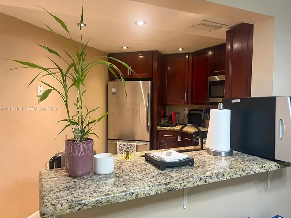 $2,300 | 9715 Fontainebleau Boulevard, Unit E213, Miami, FL 33172