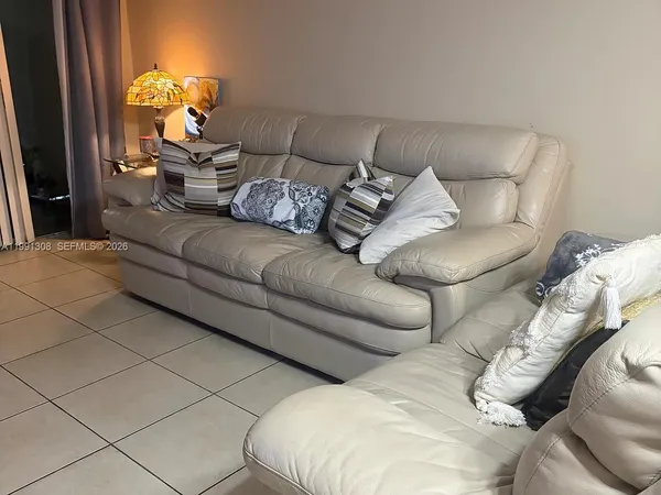 $2,300 | 9715 Fontainebleau Boulevard, Unit E213, Miami, FL 33172