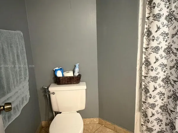 $2,300 | 9715 Fontainebleau Boulevard, Unit E213, Miami, FL 33172