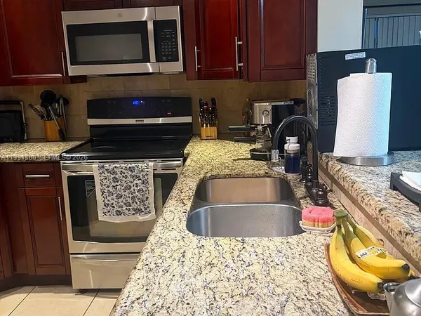 $2,300 | 9715 Fontainebleau Boulevard, Unit E213, Miami, FL 33172