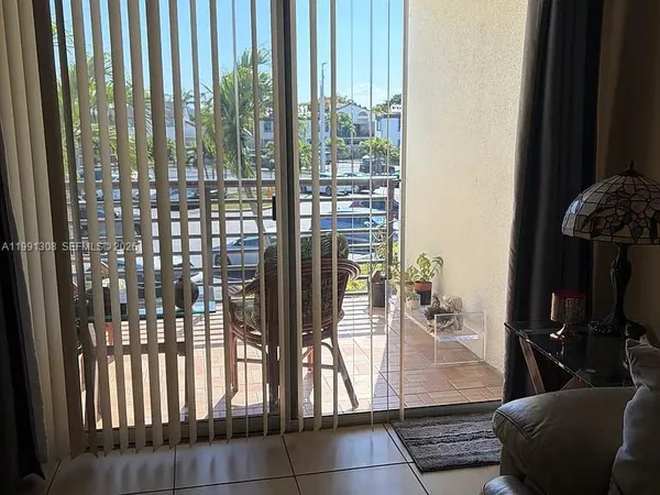 $2,300 | 9715 Fontainebleau Boulevard, Unit E213, Miami, FL 33172