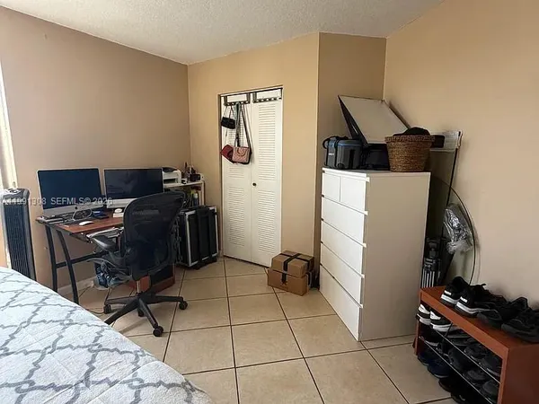 $2,300 | 9715 Fontainebleau Boulevard, Unit E213, Miami, FL 33172