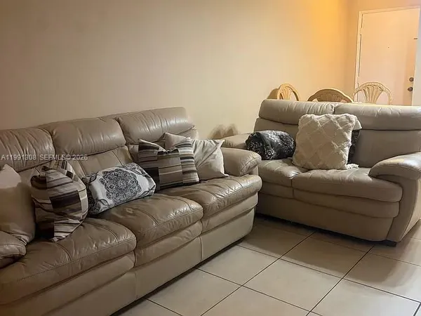 $2,300 | 9715 Fontainebleau Boulevard, Unit E213, Miami, FL 33172