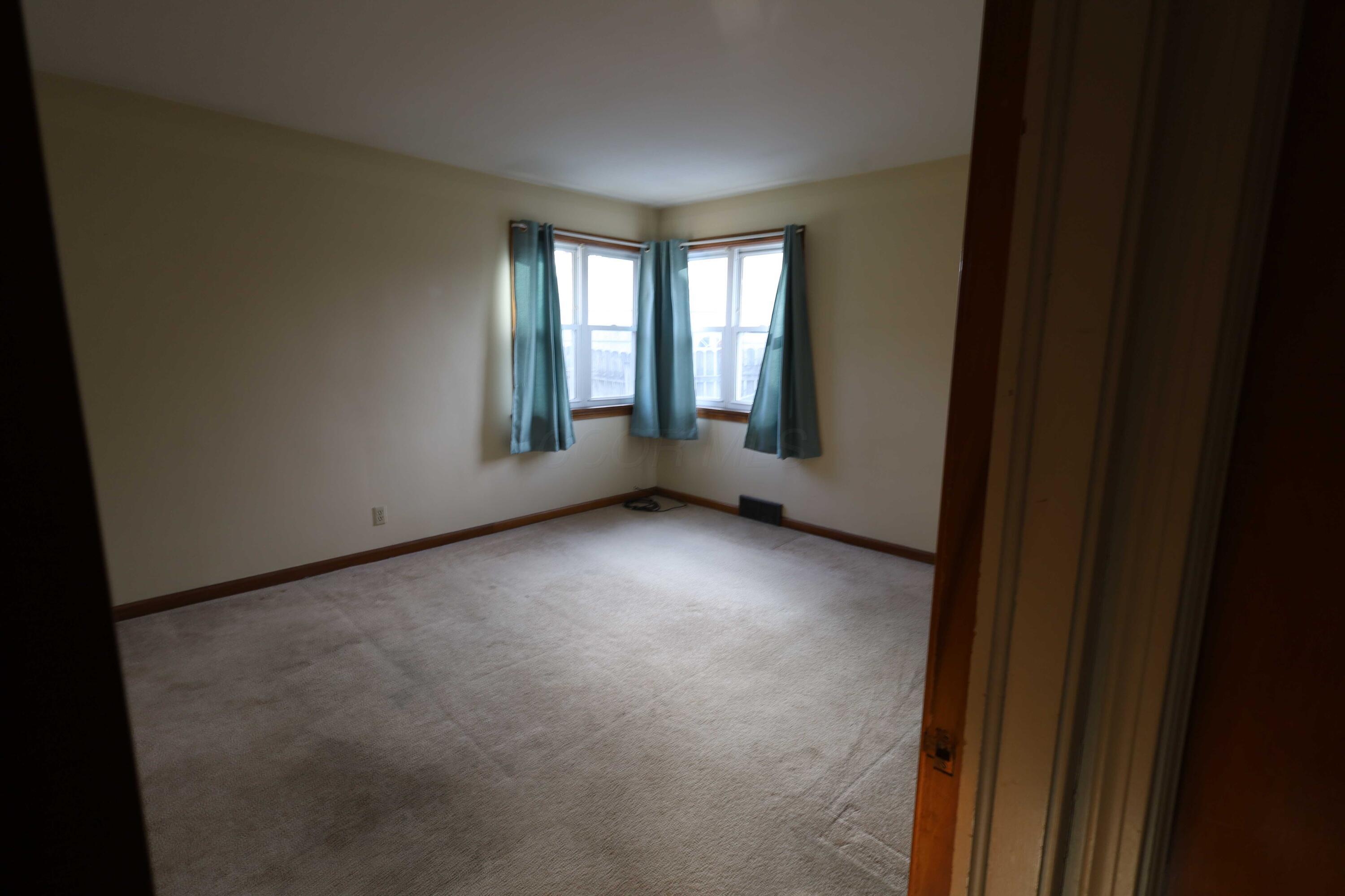 262 South Quentin Road Newark, OH 43055 - Photo 28 of 37 Bedroom 3
